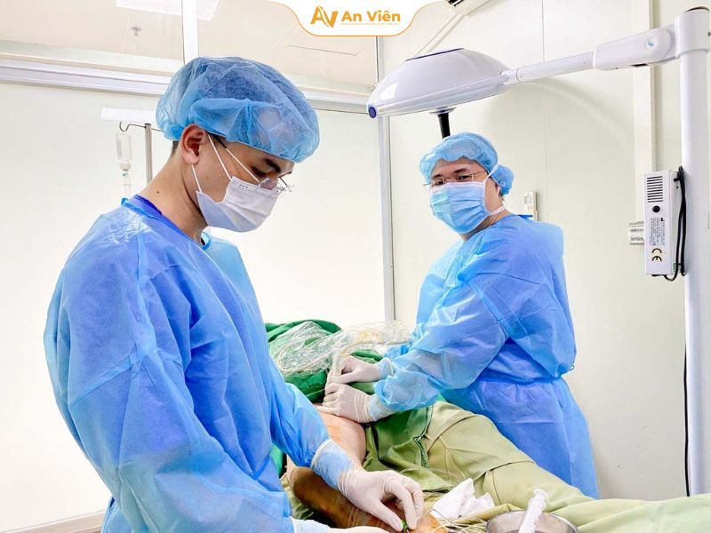Laser nội tĩnh mạch là gì? Quy trình thực hiện và chi phí điều trị bao nhiêu? 13 Laser nội tĩnh mạch là gì