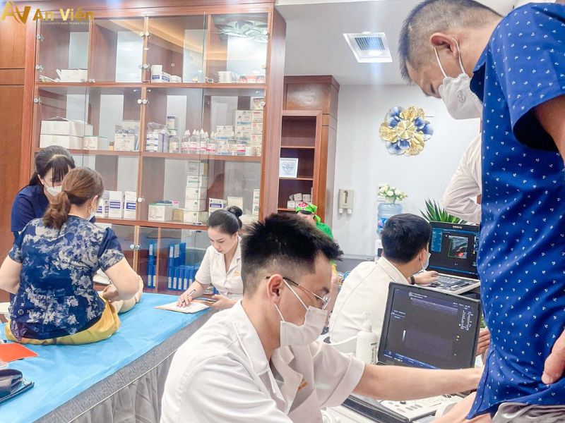 Bị tê chân phải làm sao