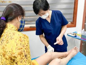 Cảm giác có con gì bò dưới da chân