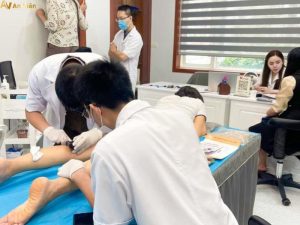 Hay bị tê chân tay là thiếu chất gì
