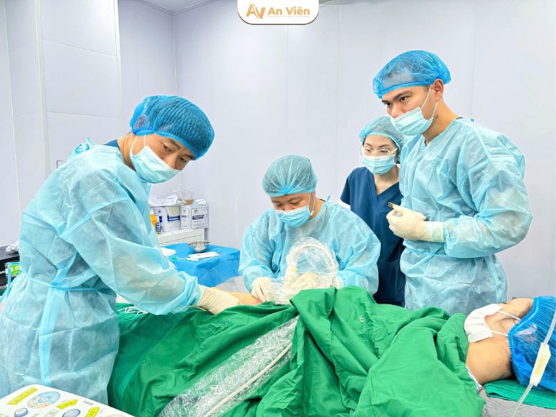 điều trị suy giãn tĩnh mạch bằng laser 