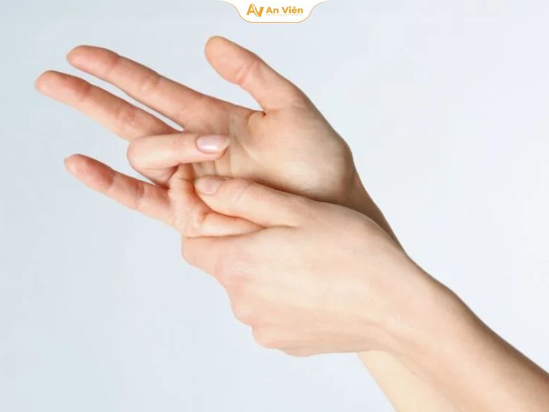 Cách trị tê tay khi ngủ hiệu quả và phòng ngừa tái phát tại nhà 23 Áp dụng bài tập gập ngón tay