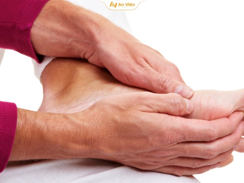 6 dấu hiệu nhận biết tê chân do suy giãn tĩnh mạch
