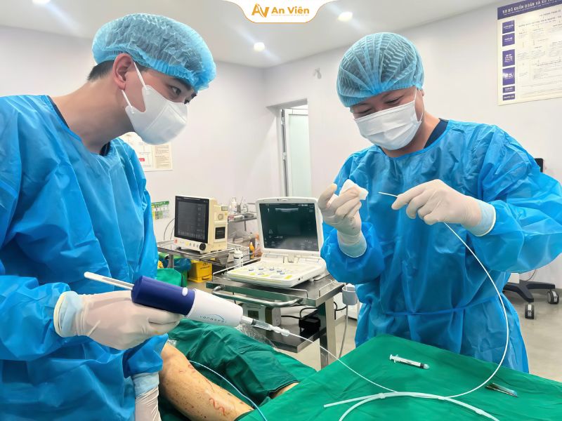 Suy giãn tĩnh mạch có phải mổ không