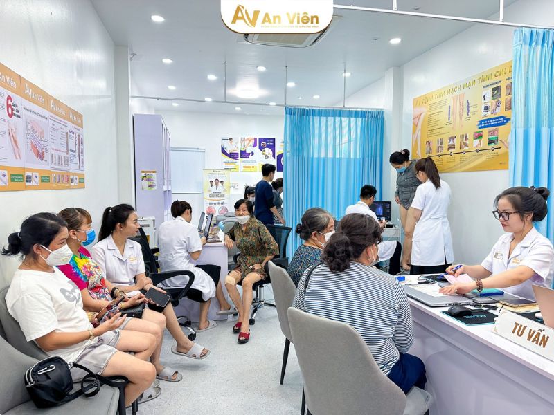 Bác sĩ hướng dẫn trị suy giãn tĩnh mạch mạn tính chi dưới với 5 phương pháp 14 suy tĩnh mạch mạn tính chi dưới