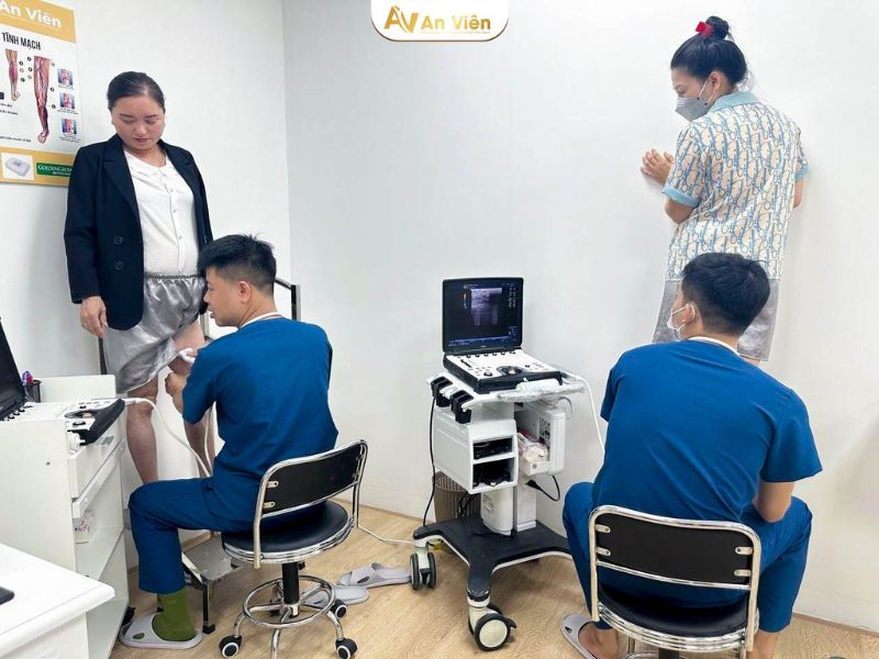 Bác sĩ hướng dẫn trị suy giãn tĩnh mạch mạn tính chi dưới với 5 phương pháp 15 suy tĩnh mạch mạn tính chi dưới