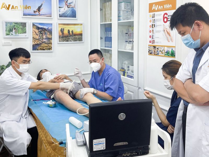 biểu hiện giãn tĩnh mạch ở chân