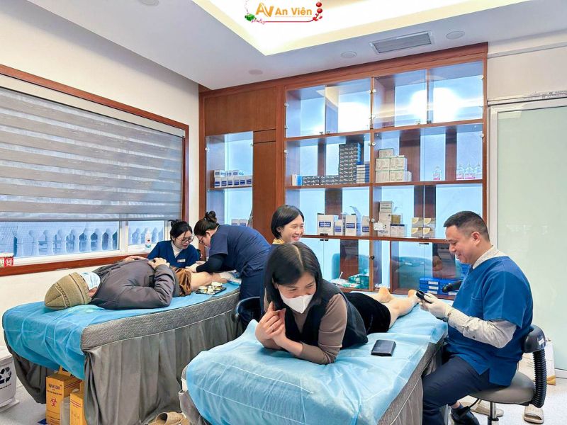 Điều trị bằng vớ y khoa khi chân bị giãn tĩnh mạch nhẹ được không? 20 chân bị giãn tĩnh mạch nhẹ