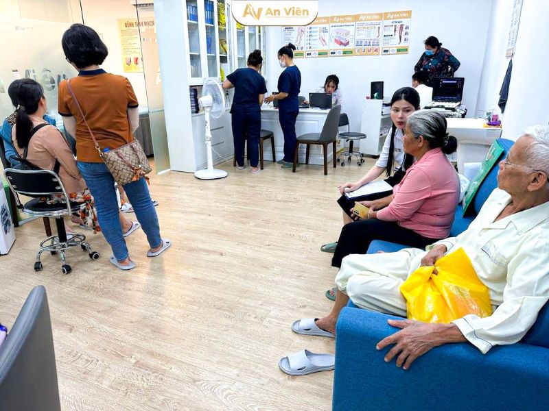 Điều trị bằng vớ y khoa khi chân bị giãn tĩnh mạch nhẹ được không? 19 chân bị giãn tĩnh mạch nhẹ
