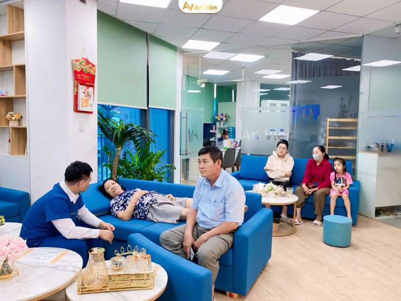 Dân văn phòng: Tại sao bị giãn tĩnh mạch chân? 14 tại sao bị giãn tĩnh mạch chân