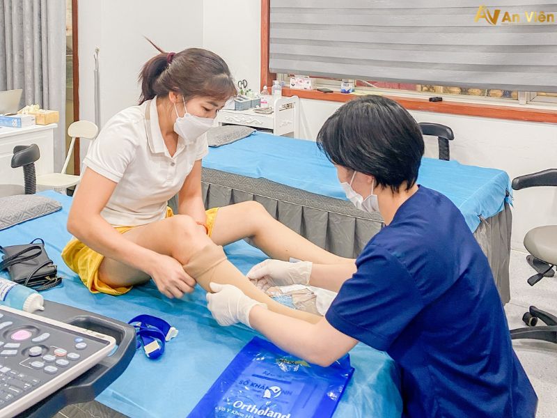 tay chân nhiều gân xanh