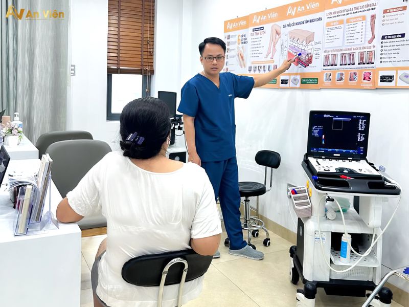 triệu chứng bệnh suy giãn tĩnh mạch chân