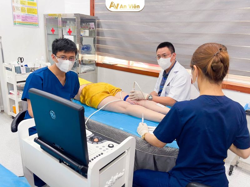 1 lần trị bàn chân bị giãn tĩnh mạch hết bao nhiêu tiền? 11 bàn chân bị giãn tĩnh mạch