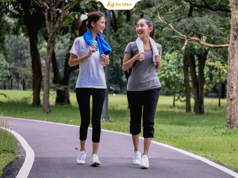 Người bị giãn tĩnh mạch chân có nhảy dây được không? 11 Đi bộ nhẹ nhàng