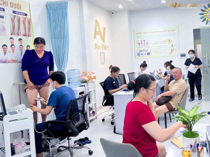 Chân nổi nhiều mạch máu nhỏ là bệnh gì? Điều trị triệt để 15 chân nổi nhiều mạch máu nhỏ