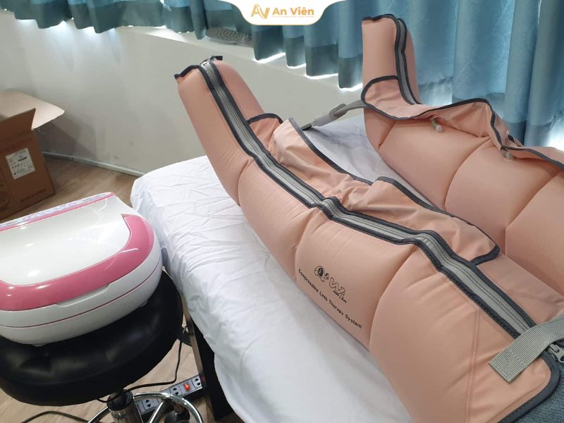 Máy nén ép trị liệu suy giãn tĩnh mạch Q2200