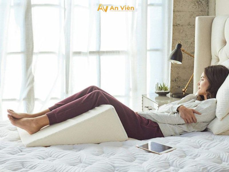 Gối kê chân giãn tĩnh mạch có hiệu quả không? 7 goi-dieu-tri-suy-gian-tinh-mach