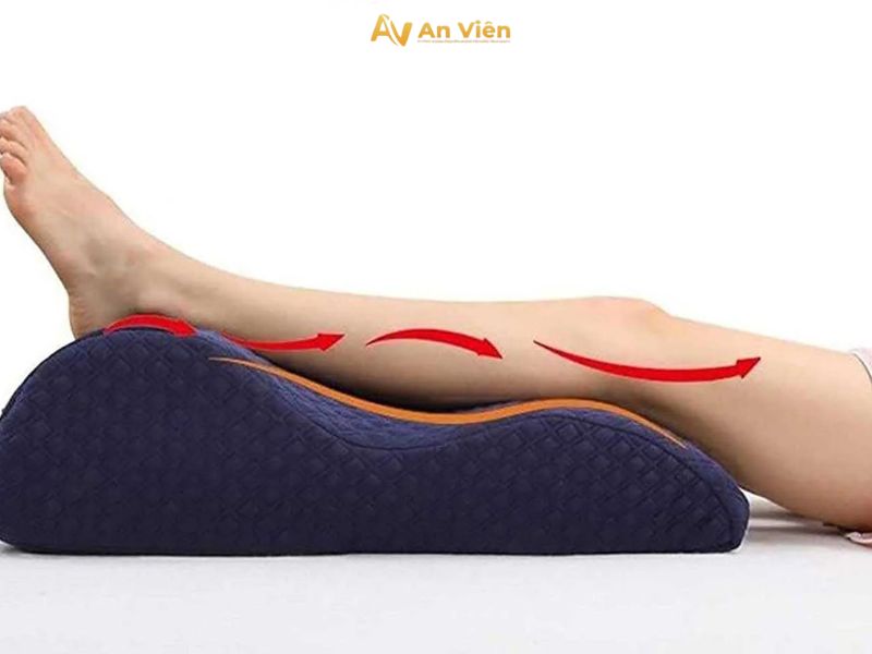 Gối kê chân giãn tĩnh mạch có hiệu quả không? 9 goi-dieu-tri-suy-gian-tinh-mach