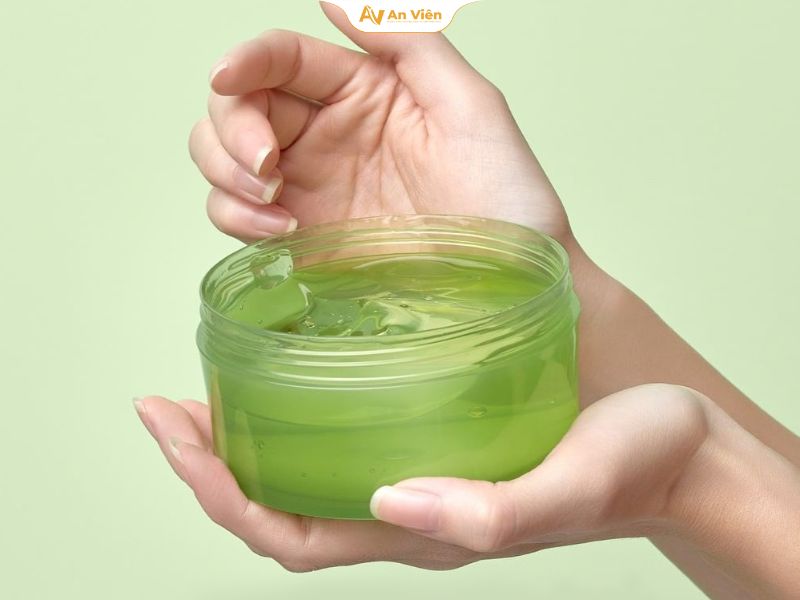 Chữa giãn tĩnh mạch bằng nha đam: Hiệu quả thật không? 15 Đắp gel nha đam lạnh