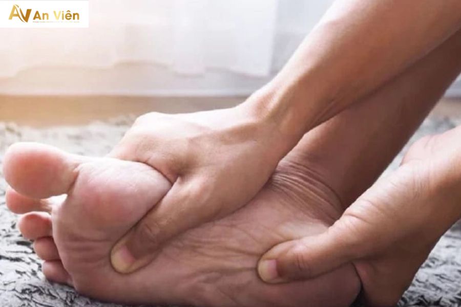 Nguyên nhân gây phù chân ở người già