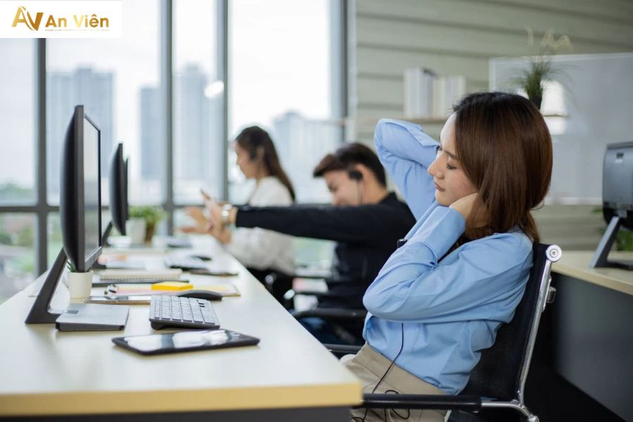 Tổng hợp 11 nguyên nhân phù chân thường gặp và cách cải thiện hiệu quả 9 Do tư thế và thói quen sinh hoạt