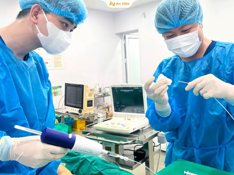 Có nên phẫu thuật giãn tĩnh mạch chân? Giải pháp điều trị thay thế an toàn 14 Điều trị giãn tĩnh mạch chân không cần phẫu thuật tại Tĩnh mạch An Viên
