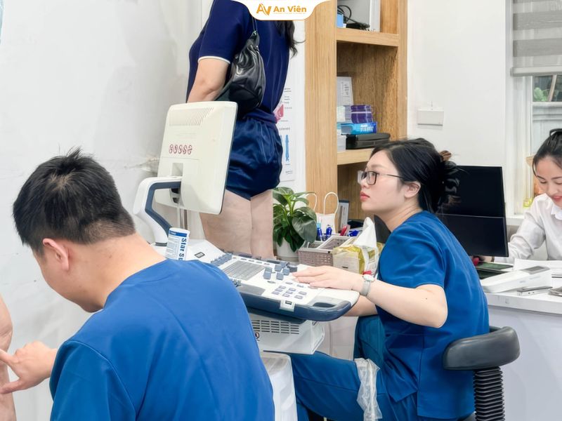 Giảng dạy liên tục cả buổi, chân đau nhức búi giãn nổi khiến mỗi bước đi trở thành cực hình 5 Suy giãn tĩnh mạch
