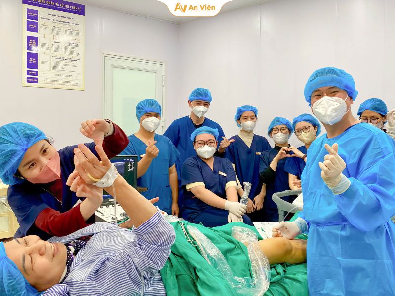 Tay nghề bác sĩ và trang thiết bị y tế 