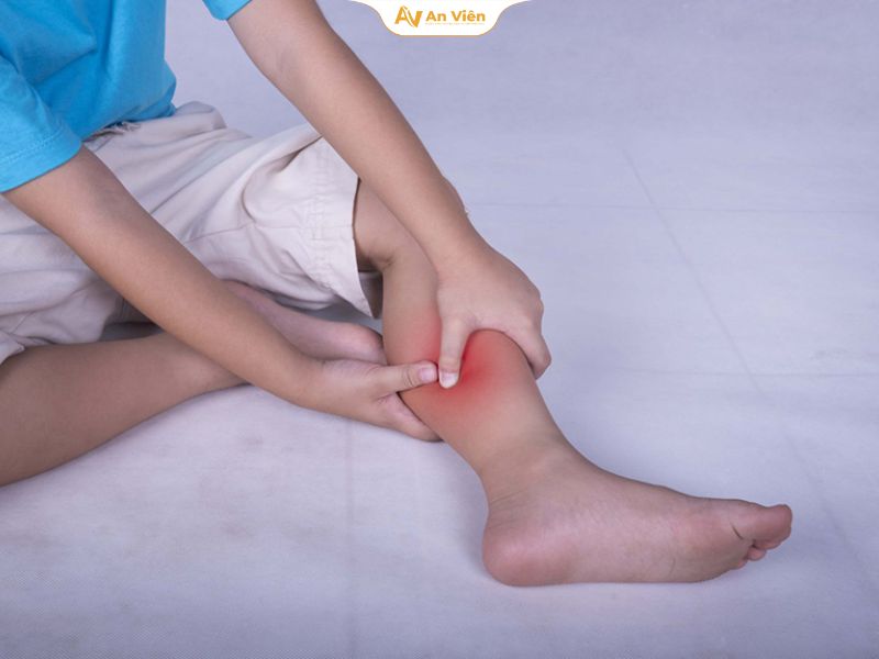 Nặng chân về chiều: Nguyên nhân, dấu hiệu và cách cải thiện 10 Cảm giác nặng, căng tức, mỏi chân