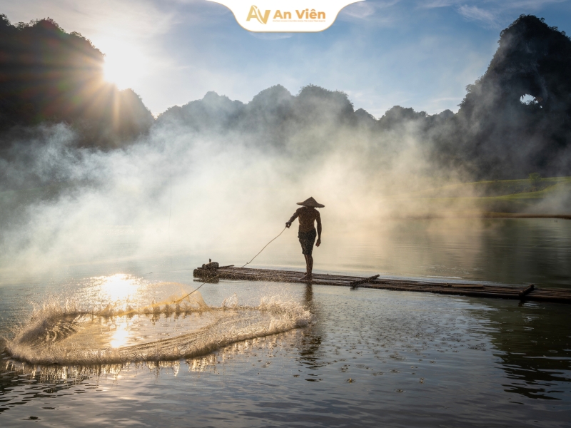 Người đàn ông nghẹn ngào ngày tạm biệt bác sĩ An Viên sau hành trình thoát khỏi suy giãn tĩnh mạch 6 cau chuyen cam dong trong phong can thiep tai an vien 1 4