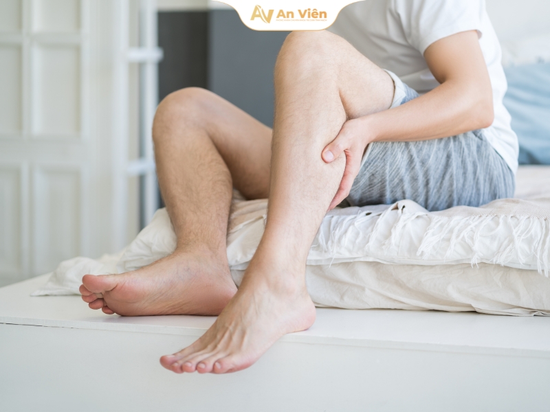 Bác sĩ chuyên khoa giải đáp: giãn tĩnh mạch có gây lạnh chân không? 13 gian-tinh-mach-co-gay-lanh-chan-khong